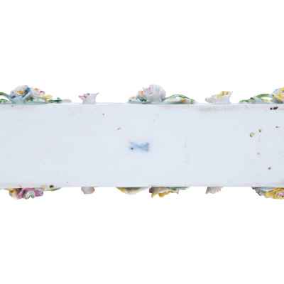 Пресс папье Лежащий мопс фарфор, Мейсен (Meissen) Германия кон. XIX в. 20х6,2 см. Мейсенская фарфоровая мануфактура (Porzellan-Manufaktur Meissen) Конец XIX века