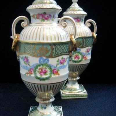 Декоративные парные вазы  