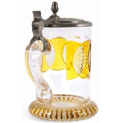 Пивная кружка. гравировка готическим шрифтом: 