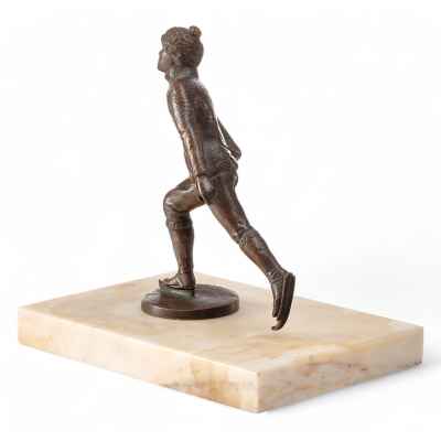 Скульптура «Конькобежец» Европа первая четверть ХХ века