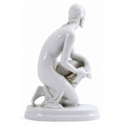 Скульптура Обнаженная фарфор, Жолнаи (Zsolnay) Печ Венгрия сер. ХХ в. Н-22,5 см. Печ, Венгрия 1924-1970 гг