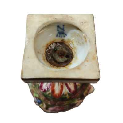 Ваза Вакханалия фарфор, европа сер. ХХ в. Н-12 см. Европа XX век