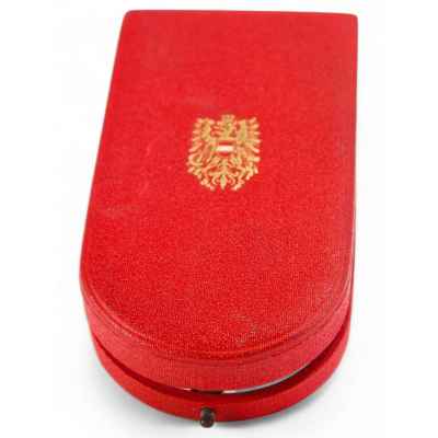 Бронзовая медаль почетного знака За заслуги перед Австрийской республикой металл, Австрия 1950-е гг. Австрия 1950-гг