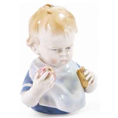 Скульптура Девочка с яблоками фарфор, ГДР 1972-76 гг. Н-15,5 см. ГДР 1972-76 гг