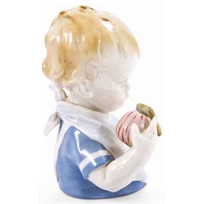 Скульптура Девочка с яблоками фарфор, ГДР 1972-76 гг. Н-15,5 см. ГДР 1972-76 гг