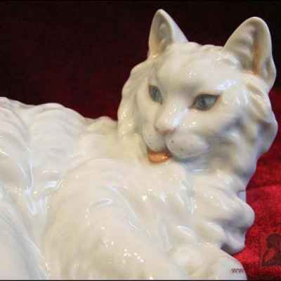 Статуэтка «Умывающаяся кошка» (01800)  