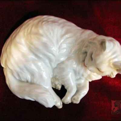 Статуэтка «Умывающаяся кошка» (01800)  