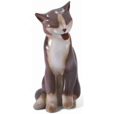 Скульптура Кот умывается большой фарфор, Bing & Grondahl Дания 1970-83 гг. H-18,8 см. Копенгаген, Дания 1970-1983 гг