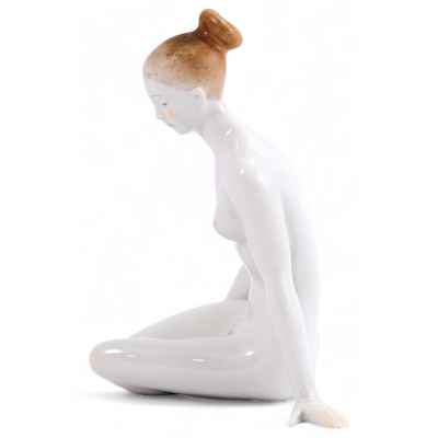 Скульптура Обнаженная фарфор, Акуинкум (Aquincum) Венгрия сер. ХХ в. Н-18 см. Акуинкум, Венгрия последняя четверть ХХ века