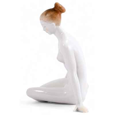 Скульптура Обнаженная фарфор, Акуинкум (Aquincum) Венгрия сер. ХХ в. Н-18 см. Акуинкум, Венгрия последняя четверть ХХ века