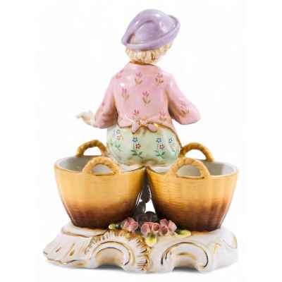 Скульптура Девочка с цветами фарфор, ХХ в. Н-15,5 см. Германия. XX век