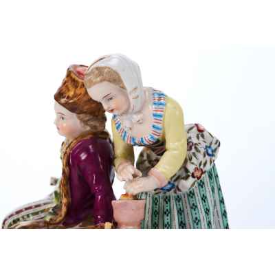 Скульптурная группа Дровосек и крестьянка фарфор Н-14,2 см. Германия. Начало XX века