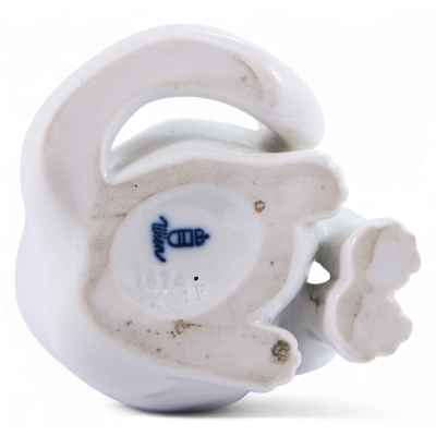 Скульптура Умывающаяся Кошка фарфор, Аугартен (Augarten) Австрия посл. 1923 г. Н-14,5 см. Аугартен. Австрия после 1923 г