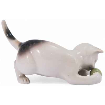 Скульптура Котенок с мячикомфарфор, Metzler & Ortloff Германия 1923-72 гг. 12,5х6,6 см. Metzler & Ortloff, Тюрингия, Германия 1923-1972 гг
