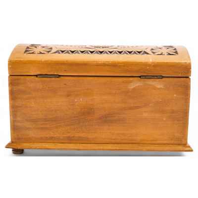 Шкатулка дерево, резьба Европа сер. ХХ в. 28x17,8 см. Европа середина ХХ века