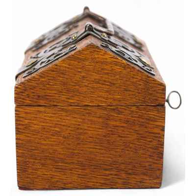 Сундучок в псевдороманском стиле дерево, Европа сер. ХХ в. 10x16,5x9,5 см. Европа середина ХХ века