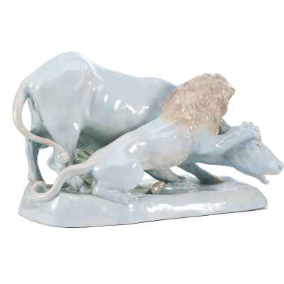 Скульптура Схватка льва с буйволом фаянс Erich Oehme 45х27 см. Европа середина ХХ века
