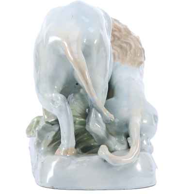 Скульптура Схватка льва с буйволом фаянс Erich Oehme 45х27 см. Европа середина ХХ века