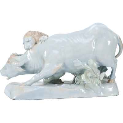 Скульптура Схватка льва с буйволом фаянс Erich Oehme 45х27 см. Европа середина ХХ века