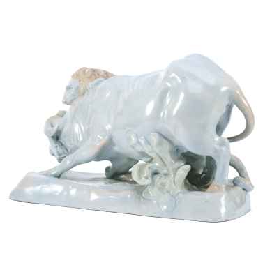 Скульптура Схватка льва с буйволом фаянс Erich Oehme 45х27 см. Европа середина ХХ века