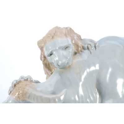 Скульптура Схватка льва с буйволом фаянс Erich Oehme 45х27 см. Европа середина ХХ века