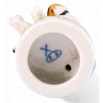 Скульптура «Мальчик с тарелками» Германия. XX век