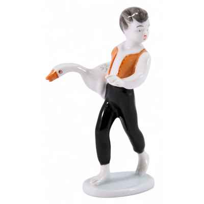 Скульптура Мальчик с гусем фарфор, Холлохаза (Hollóháza) Венгрия 1950-е гг. Н-12,8 см. Холлохаза, Венгрия 1950 гг