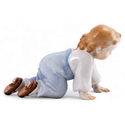 Скульптура Ползущий ребенок фарфор, Акуинкум (Aquincum) Венгрия сер. ХХ в. Н-9,8 см. Акуинкум, Венгрия последняя четверть ХХ века