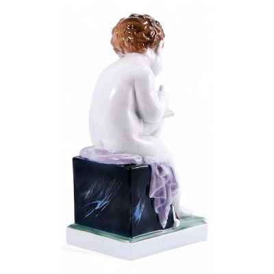 Скульптура Пишущий ребенок фарфор, Карл Энс (Karl Ens) Германия до 1945 г. Н-24 см. Фолькштадт, Германия. до 1945 г