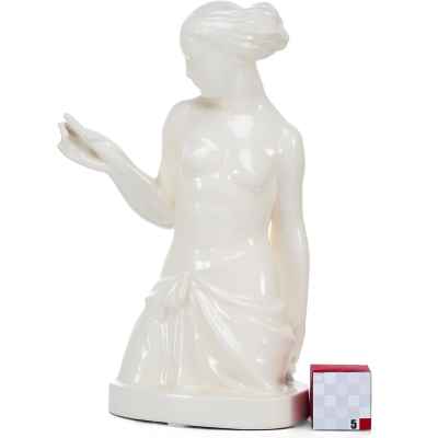 Скульптура Диана с луком фаянс Rako Раковник, Чехословакия 1930-е г. Н-38 см. Раковник, Чехословакия 1930 гг