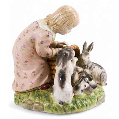 Скульптурная композиция Девочка с кроликами фарфор, Европа нач. ХХ в. Н-13,7 см. Европа Начало XX века