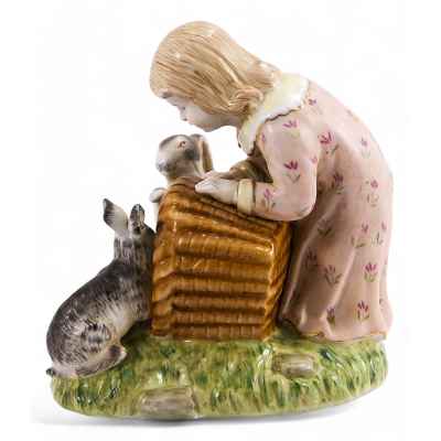 Скульптурная композиция Девочка с кроликами фарфор, Европа нач. ХХ в. Н-13,7 см. Европа Начало XX века