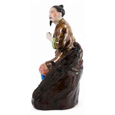 Скульптура Сидящий китаец фарфор, Китай сер. ХХ в. Н-23 см. Китай 2 половина XX века