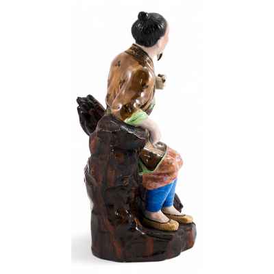 Скульптура Сидящий китаец фарфор, Китай сер. ХХ в. Н-23 см. Китай 2 половина XX века