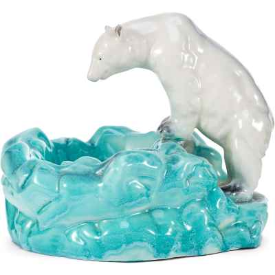 Скульптура Полярный медведь за ловлей рыбы фаянс, втор. пол. ХХ в. Еропа 21,5x22,5 см. Европа вторая половина ХХ века