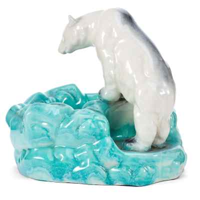 Скульптура Полярный медведь за ловлей рыбы фаянс, втор. пол. ХХ в. Еропа 21,5x22,5 см. Европа вторая половина ХХ века