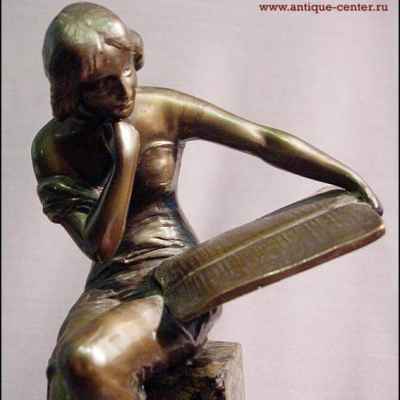 Скульптура «Девушка с книгой» (01913)  