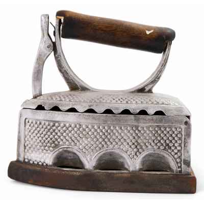 Утюг углевой алюминиевый СССР 1950-е гг.  первая половина ХХ века