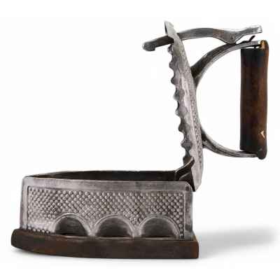 Утюг углевой алюминиевый СССР 1950-е гг.  первая половина ХХ века