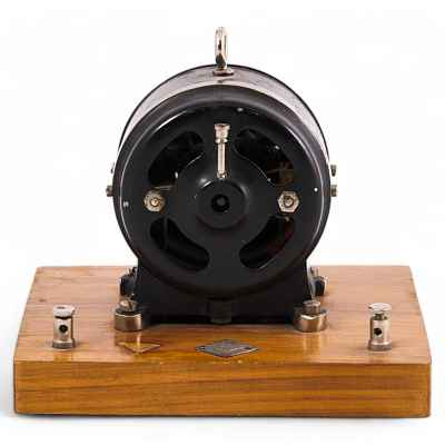 Кабинетная модель электродвигателя, Европа нач. 20 в Gebrüder Bing. (Nuremberg) 1908-1925 гг