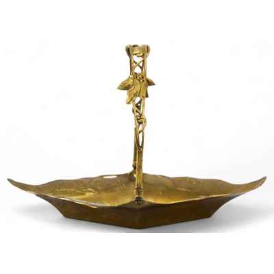 Конфетница в стиле модерн латунь, Европа нач. ХХ в. 30,5х21 см. Европа XIX начало ХХ века