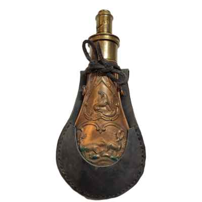 Пороховница в кожаном чехле Dixie Gun Works латунь, сталь США 1950-е гг. 20,5х8,5 см. Юнион-Сити, США кон. XIX в.