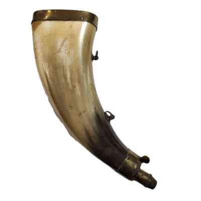 Пороховница рог латунь Европа кон. XIX в. 22х8 см. Европа кон. XIX в.