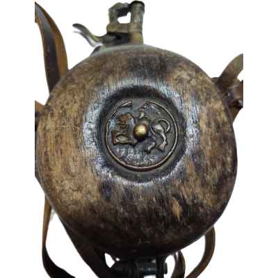 Пороховница дерево, латунь Россия (?) кон. XVIII в. 18х13х4 см. Россия (?) кон. XVIII- нач. XIX в.