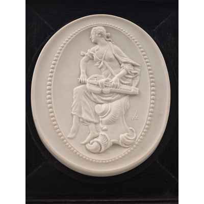 Плакетка Эрато бисквит, Мейсен (Meissen) Германия 1981-82-е гг. 15,5х12 см. Мейсен (Meissen) Германия 1981-82-е гг.