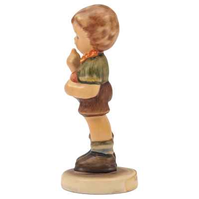 Скульптура Мальчик с сердечком фарфор, Гебель (Goebel) Германия 1960-63-е г. H-8,5 см. Гебель (Goebel) Германия 1960-63-е г.