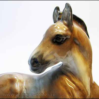 Скульптура «Лежащая лошадь» (03248е)  