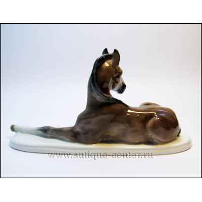 Скульптура «Лежащая лошадь» (03248е)  