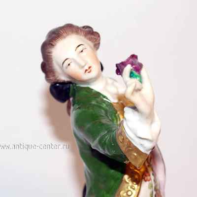 Скульптура «Кавалер с цветком»  