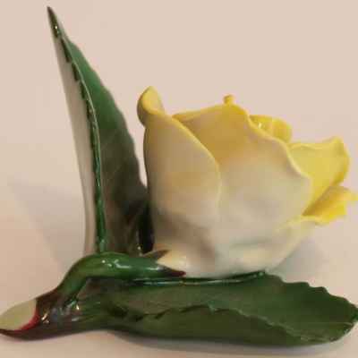 Бутон розы с листьями (04001е)  